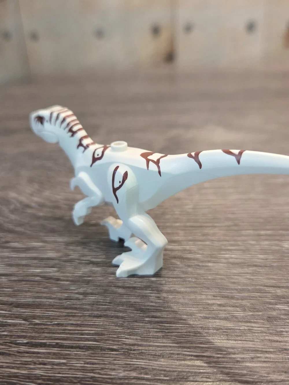 Lego Jurassic World Dinosaur ATROCIRAPTOR White w/Reddish Brown Marks, 76945